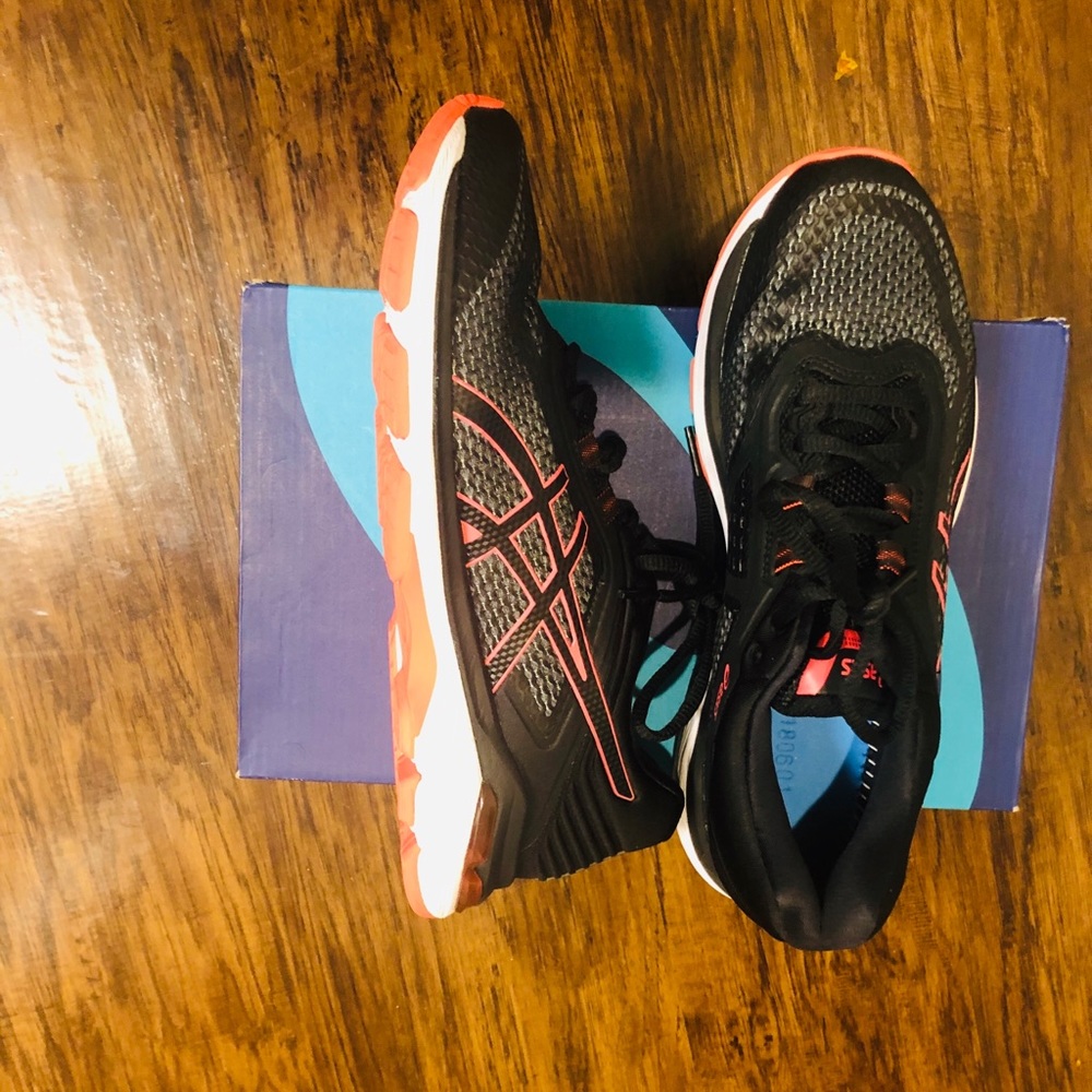 READ! REEBOK GT- 2000 6 WOMENS SIZE 9 NO INSOLES